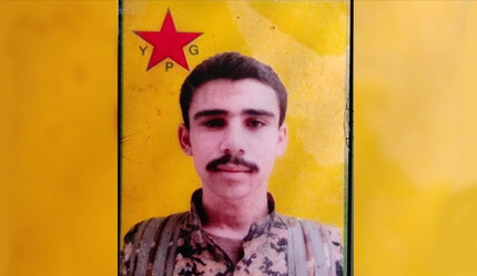 Emniyet paylaştı! İstiklal patlamasının firari şüphelisiyle ilgili yeni gelişme: Kilit ismin YPG sembolü önünde fotoğrafı ortaya çıktı - gundem