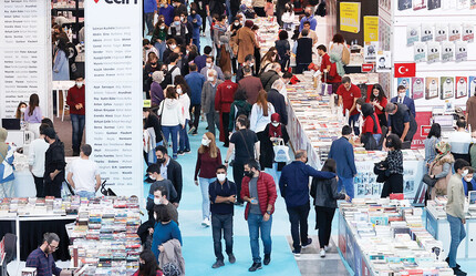 Yazarlar anlatıyor: Kitap fuarlarından vazgeçilmez - kultur-sanat