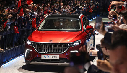 Dünya devlerinden Togg hamlesi! Mercedes ve Tesla peş peşe duyurdu - t-otomobil