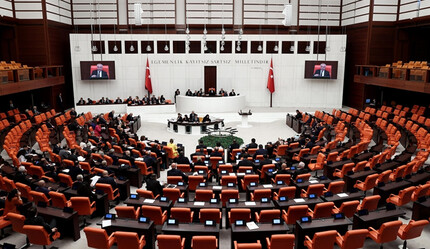 Başörtüsü teklifi Meclis'te! İlk imzayı Bahçeli ve Şentop verdi - politika