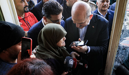 Cumhurbaşkanı Erdoğan ile Antalya'daki sel mağduru Zülfiye Teyze arasında samimi diyalog - ekonomi