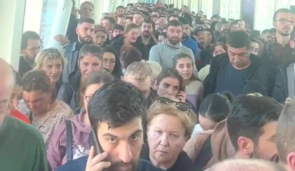 Gürcistan’a iPhone akını: Binlerce kişi sınıra koştu, bayılanlar oldu - gundem