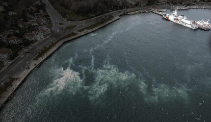 İstanbul'da korkutan görüntü: Deniz yüzeyini kapladı - gundem