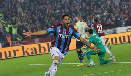 Son dakika: Trabzonspor 10 kişi kalan Fenerbahçe'yi iki golle geçti - spor