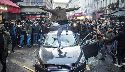 Besledikleri PKK Fransa'yı vurdu! Terör yandaşları Paris'i yakıp yıkıyor - gundem
