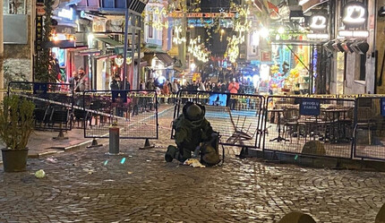 Beyoğlu'nda bomba paniği! 'Ölmek istiyorum' diye bağırıp şüpheli çantayı fırlattı - gundem