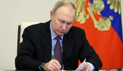 Putin imzayı attı:Savaşta ölen askerlerin ailelerine 71 bin dolarlık yardım! - dunya