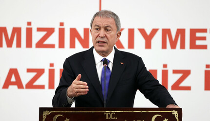 Hulusi Akar: Mehmetçik, teröristlerin yurt dışı kalıntılarını kovalıyor - gundem