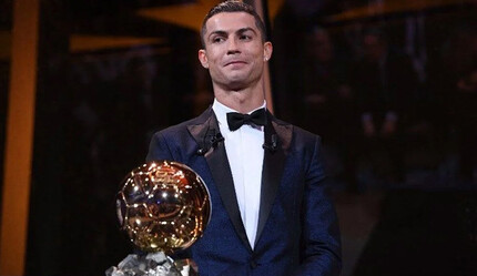 Yine gönülleri fethetti! Ronaldo Ballon d'Or ödülünü sattı: Sebebi ise çok özel... - spor