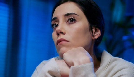 Havalimanında fenalaşan Cansu Dere apar topar hastaneye kaldırıldı - magazin