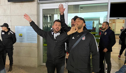 Cenk Tosun Konya'da Beşiktaş taraftarlarına üçlü çektirdi - spor