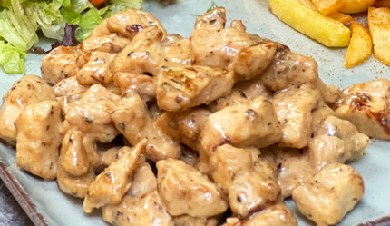 Yiyen tadına doyamıyor! Aşırı kolay, lezzeti muhteşem: Kekikli kremalı tavuk tarifi - YEMEK