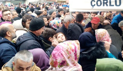 Tekirdağ’da ‘balık ekmek’ izdihamı: 2 ton hamsi dakikalar içinde bitti - gundem