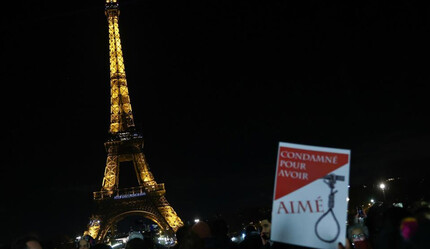 Paris Belediyesi'nden tepki! Eyfel Kulesi’nde “İran'da idamları durdurun” sloganları - dunya