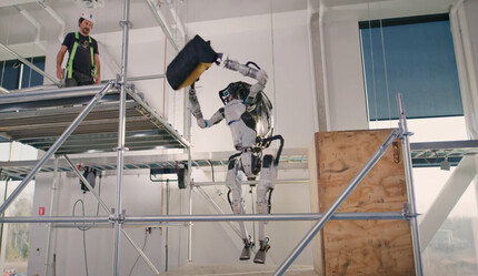 Boston Dynamics'in 'Atlas' robotu şantiyede çalıştı: Robotlar insanların yerini mi alacak? - saglik