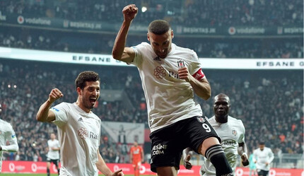 Cenk Tosun Süper Lig'de 25 gol ile Vodafone Park'ın en golcü futbolcusu oldu - spor