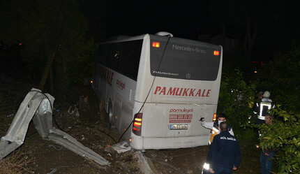 Manisa'da feci kaza! Yolcu otobüsü kamyonetle çarpıştı: 7 yaralı - gundem