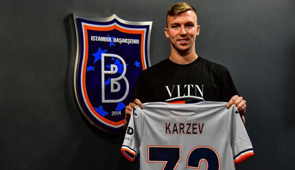 Medipol Başakşehir yeni transferi Eden Karzev için imza töreni düzenledi - spor