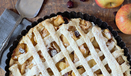Lezzeti baştan çıkaracak, kokusu tüm evi saracak! İşte nefis elmalı turta tarifi… - yemek