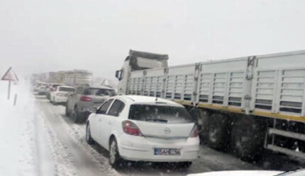 Diyarbakır-Şanlıurfa yoğun kar nedeniyle kara yolu ulaşıma kapandı - gundem