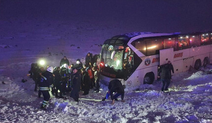 Diyarbakır'da yolcu otobüsü şarampole devrildi! Çok sayıda ölü ve yaralı var - gundem