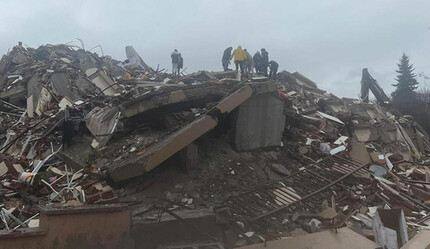 AFAD’dan depremle ilgili hayati uyarı! Arama kurtarma faaliyetlerinde 72 saat önemli, 13 saatlik süre geçti - politika