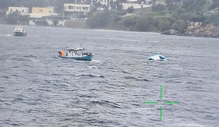 Ege'de göçmenleri taşıyan tekne alabora oldu, 3'ü çocuk 4 kişi öldü - dunya