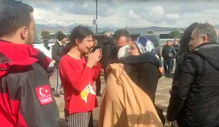 Kahramanmaraş’ta ağlatan buluşma: 34 saat sonra anne ve babalarına kavuştular - gundem