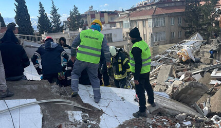 İznik'ten gelen ekipler küçük Yağmur'u 41 saat enkaz altından çıkardı - gundem