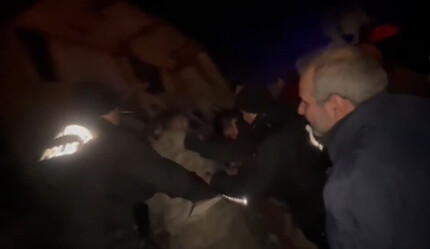 Mehmetçik, Hatay'da bir vatandaşı daha enkaz altından sağ çıkardı MSB görüntüleri paylaştı - gundem