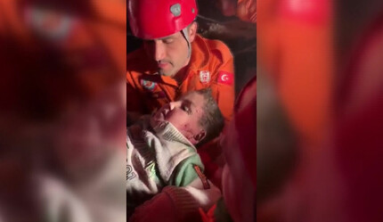 Enkazın altından umut yeşermeye devam ediyor! 6 yaşındaki Süleyman 88 saat sonra kurtarıldı - gundem