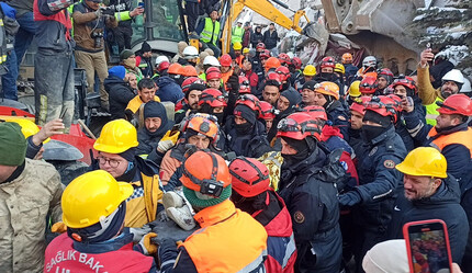 Depremin 6'ncı gününde 'Yaşıyorum' dedi, tüm ekipler seferber olmuştu... Ülkü 133 saat sonra enkazdan çıkarıldı - gundem