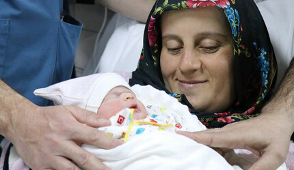 Dünyada ve Türkiye’de ilk! Hatice dünyaya gözlerini savaş gemisinde açtı - gundem