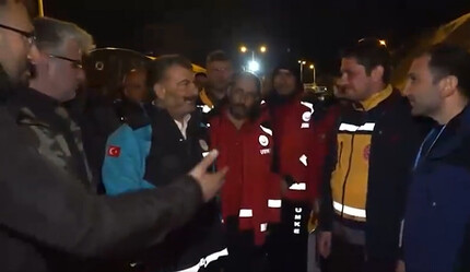 Deprem bölgesindeki sağlık personelini ziyaret eden Bakan Koca kaza atlattı - gundem