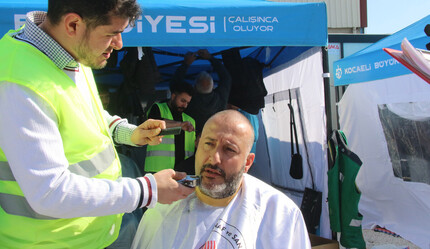 Deprem bölgesinde berberlerden dayanışma örneği - gundem