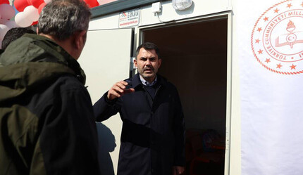 Bakan Kurum'dan depremzedelere ziyaret: İncelemelerde bulundu, ihtiyaçlarını dinledi - gundem