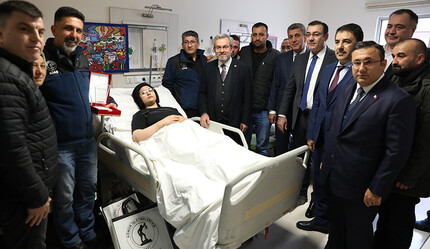 Madenciler 248 saat sonra enkazdan kurtardıkları Aleyna Ölmez'i ziyaret etti - gundem