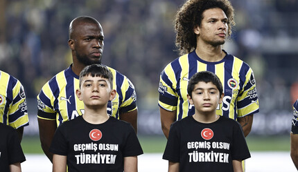 Depremzede çocuklar Fenerbahçe-Konyaspor maçında futbolcularla seremoniye çıktı - spor