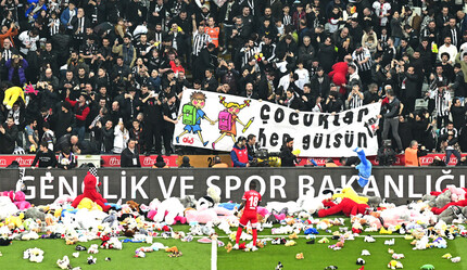 Beşiktaş - Antalyaspor maçında gözyaşları sel oldu,