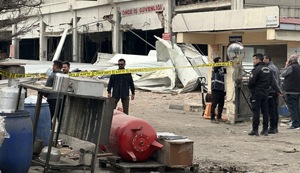 Kahramanmaraş'ta depremde hasar gören metal fabrikası çöktü: Ölü ve yaralılar var - ekonomi