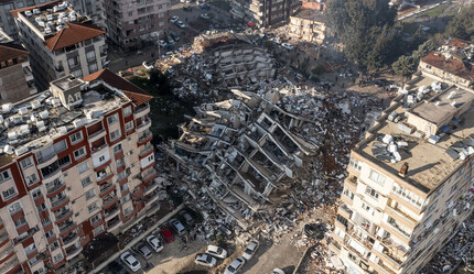 Deprem bölgesindeki yardım malzemelerini çaldığı iddia edilen emniyet müdürü tutuklandı - kultur-sanat