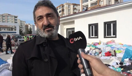 İki evladını depremde kaybeden acılı baba, enkazdan çıkan eşyaları ile teselli arıyor - gundem