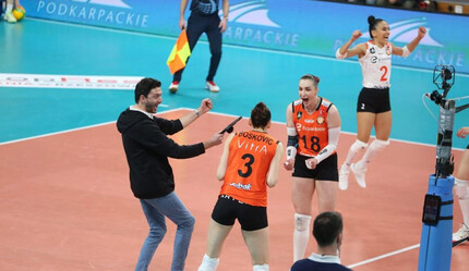 Eczacıbaşı Dynavit Polonya deplasmanından galibiyetle döndü, yarı final yolunu yarıladı - voleybol