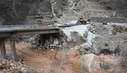 Sel sonrası köprü çöktü: Adıyaman-Çelikhan kara yolu trafiğe kapatıldı - gundem