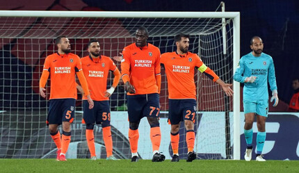 Medipol Başakşehir - Gent (1-4 Maç Sonucu) Gift Emmanuel Orban kabus yaşattı - spor
