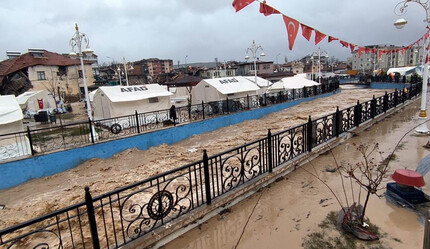 Sel, Malatya'yı göle çevirdi! Yollar göçtü, evleri su bastı - gundem