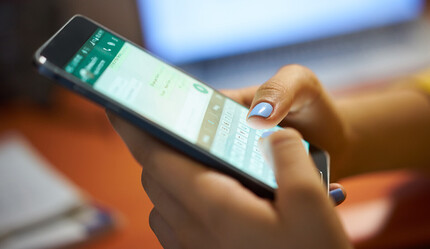 Mavi tikiniz açık olsa bile okundu bildirimi gitmeden WhatsApp mesajlarınızı rahatlıkla okuyabilirsiniz! İşin hilesini hemen öğrenin - teknoloji