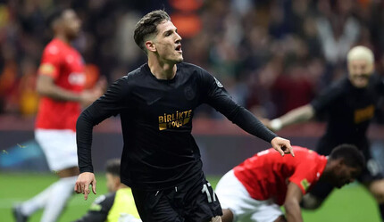 Nicolo Zaniolo Galatasaray-Kasımpaşa maçında giydiği formayı imzalayarak müzayedeye bağışladı - spor