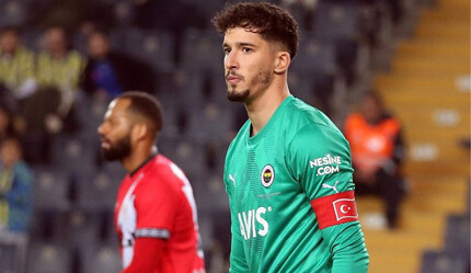 Transfer belirsizliği son buldu: Altay Bayındır 4 yıllık sözleşme imzaladı - spor