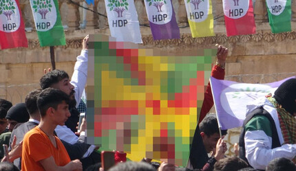 HDP yine başrolde! Nevruz kutlamasında PKK paçavrası açtılar - politika